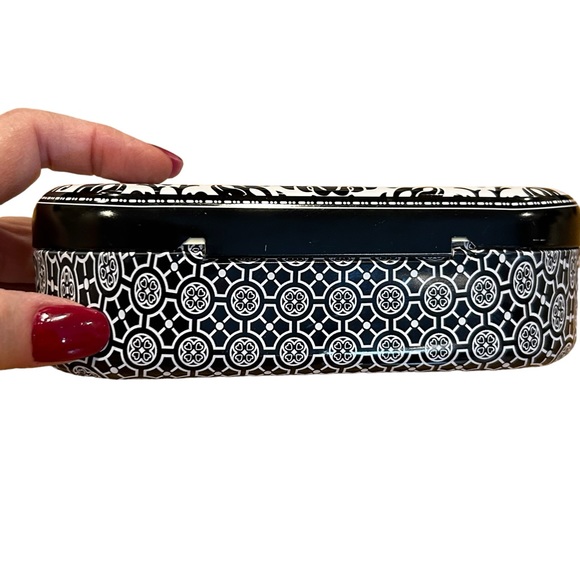 Brighton Eyeglass Tin - Picture 3 of 6